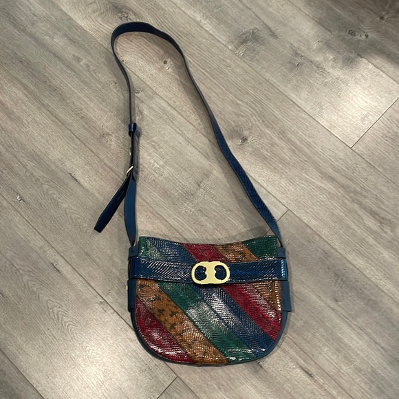 Tory Burch Handbags - Tory Burch Gemini Link Snake Crossbody Bag